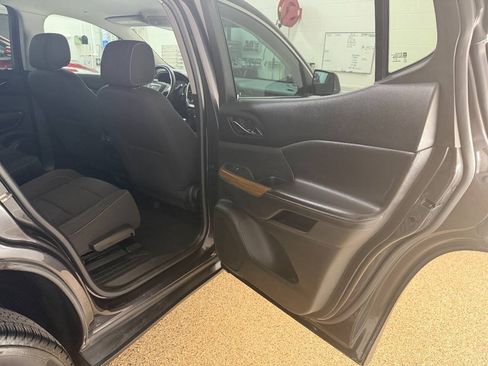 Used 2017 GMC Acadia SLE FWD image 17