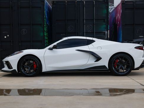 Used 2020 Chevrolet Corvette Stingray Coupe w/ Z51 Performance Package RWD image 3