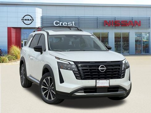 New 2026 Nissan Pathfinder Platinum FWD image 1