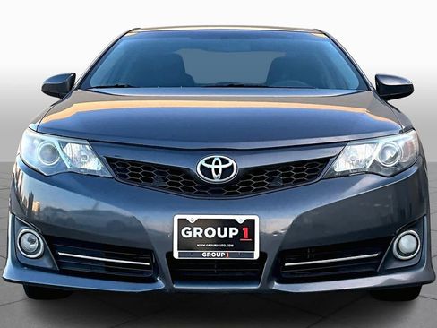 Used 2014 Toyota Camry SE image 3