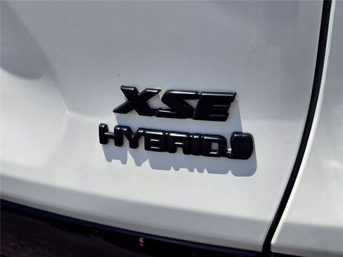 Used 2021 Toyota RAV4 XSE w/ XSE Grade Weather Package AWD/4WD image 10