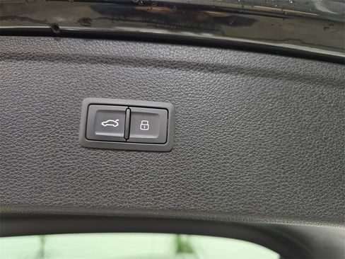 Used 2020 Audi Q5 e Prestige image 16