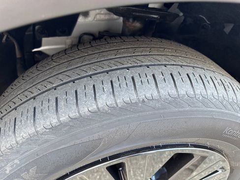 Used 2022 Nissan Rogue SV image 26