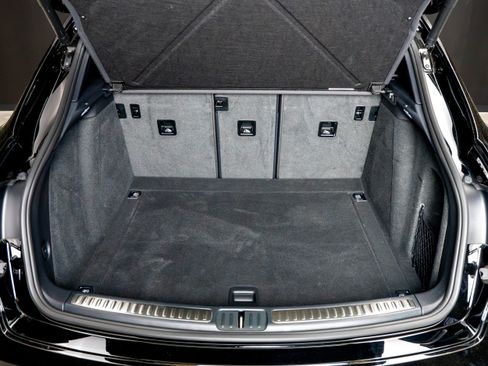 Certified 2025 Porsche Macan Turbo AWD/4WD image 46