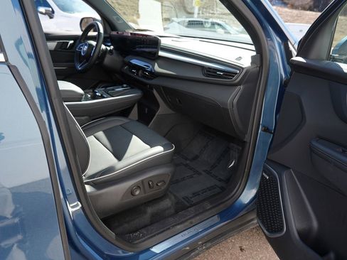 Used 2025 Buick Enclave Preferred image 29