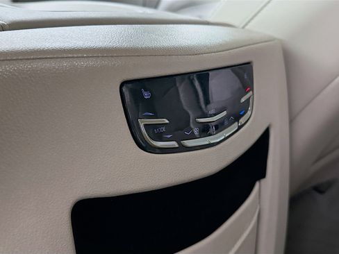 Used 2018 Cadillac Escalade 2WD image 27