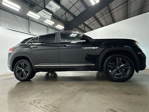 Certified 2022 Volkswagen Atlas Cross Sport SEL R-Line image 4