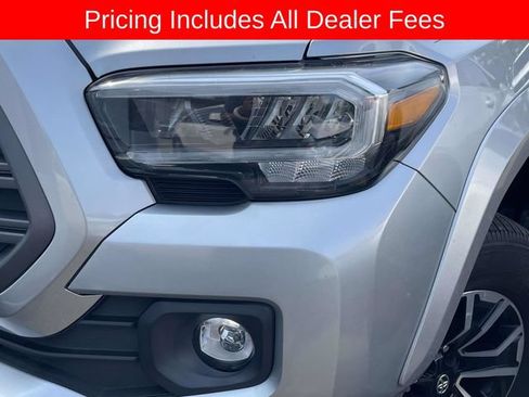 Used 2022 Toyota Tacoma TRD Sport w/ Technology Package AWD/4WD image 2