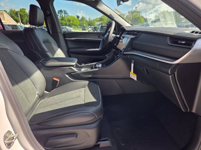 New 2026 Jeep Grand Cherokee Altitude RWD image 17