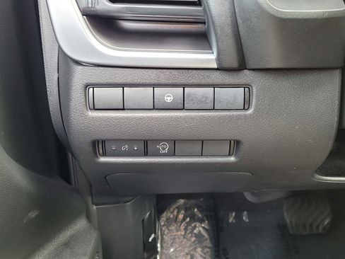 Used 2023 Nissan Rogue SV image 18