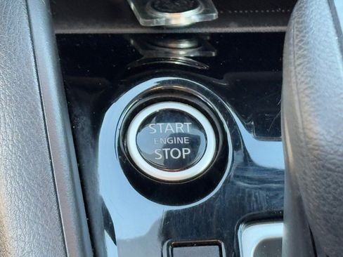 Certified 2025 Nissan Versa SV image 25