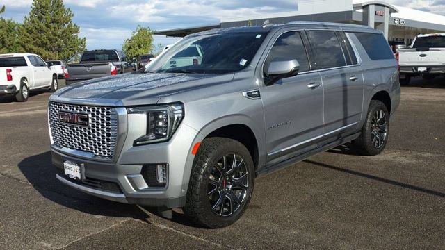 Used 2023 GMC Yukon XL Denali w/ Denali Reserve Package AWD/4WD image 5
