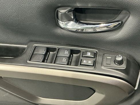 Used 2024 Nissan Titan SV w/ SV Bronze Edition Package image 29