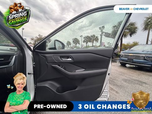 Used 2025 Nissan Rogue SV image 28