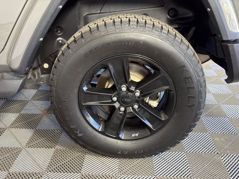 Used 2023 Jeep Wrangler Unlimited Sahara image 15