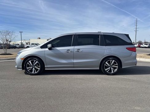 Used 2024 Honda Odyssey Touring image 2