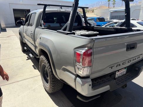 Used 2021 Toyota Tacoma TRD Off-Road w/ Technology Package AWD/4WD image 18