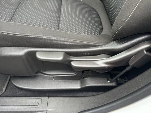 Used 2023 GMC Acadia SLE image 13