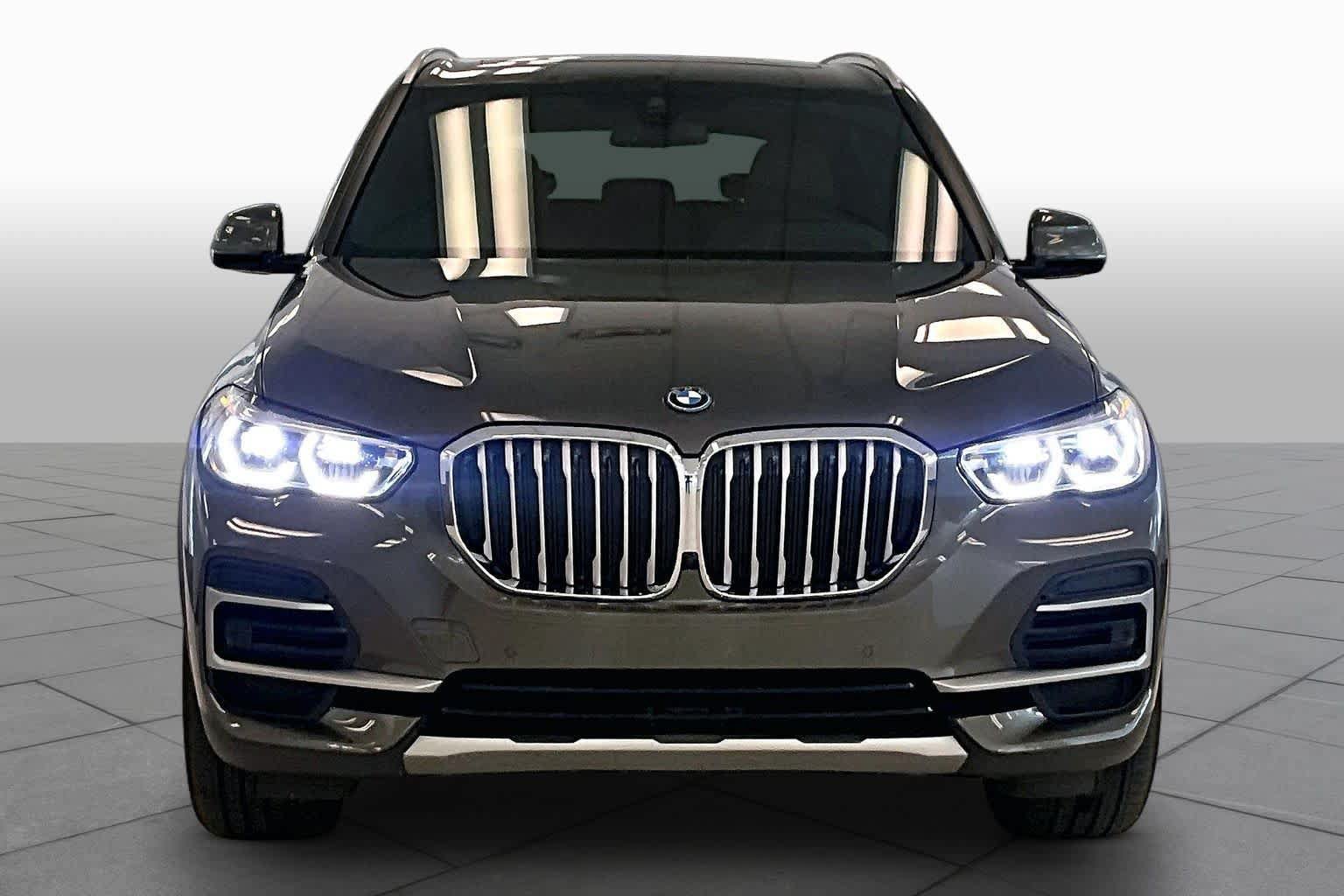 Used 2023 BMW X5 xDrive45e w/ Executive Package AWD/4WD image 3