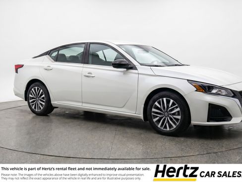 Used 2025 Nissan Altima 2.5 SV FWD image 1