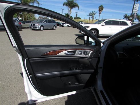 Used 2018 Lincoln MKZ Reserve FWD image 5