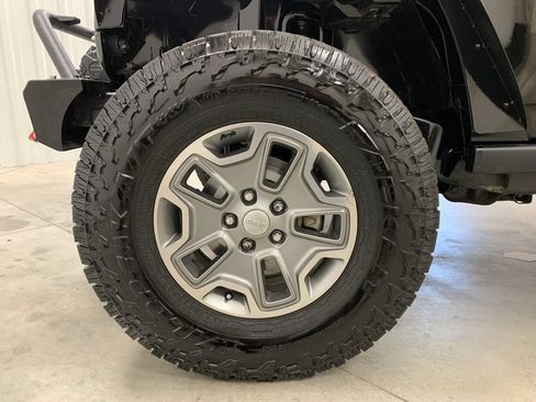 Used 2016 Jeep Wrangler Rubicon w/ Power Convenience Group AWD/4WD image 18