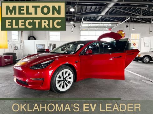 Used 2021 Tesla Model 3 Standard Range Plus image 1