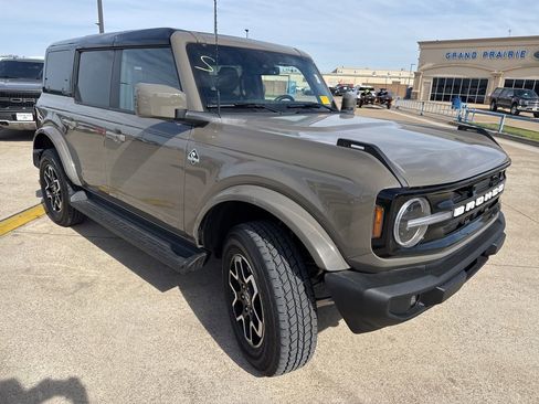 Used 2025 Ford Bronco Outer Banks image 19