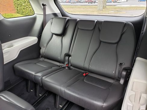 Used 2022 Kia Carnival LX image 12