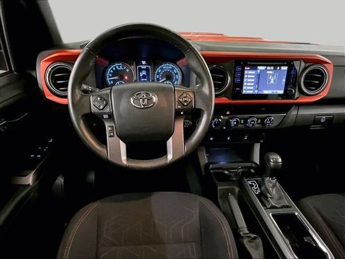 Used 2017 Toyota Tacoma TRD Sport w/ Tow Package (A/T) AWD/4WD image 5