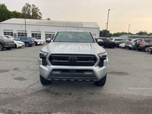Used 2026 Toyota Tacoma SR5 AWD/4WD image 8