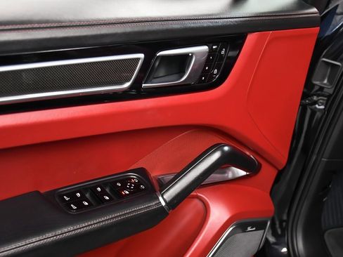 Used 2021 Porsche Cayenne Turbo w/ Assistance Package image 10