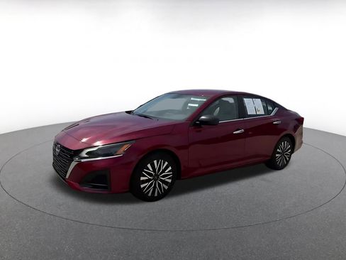 Used 2025 Nissan Altima 2.5 SV FWD image 8