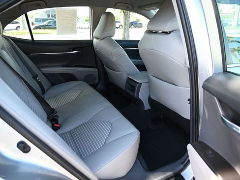 Used 2023 Toyota Camry SE image 12