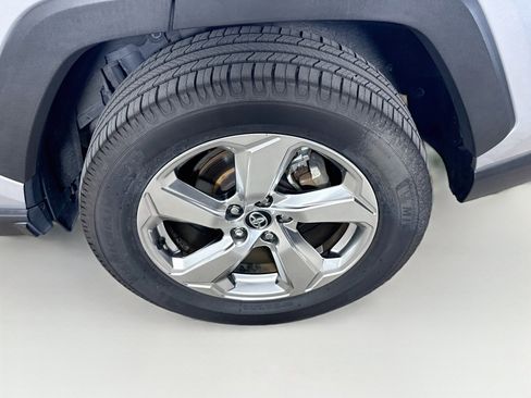 Used 2021 Toyota RAV4 XLE Premium AWD/4WD image 37