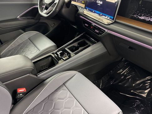 New 2026 Volkswagen Tiguan SEL R-Line AWD/4WD image 15