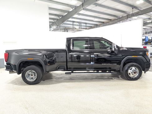 Used 2022 GMC Sierra 3500 Denali w/ Denali Ultimate Package AWD/4WD image 2