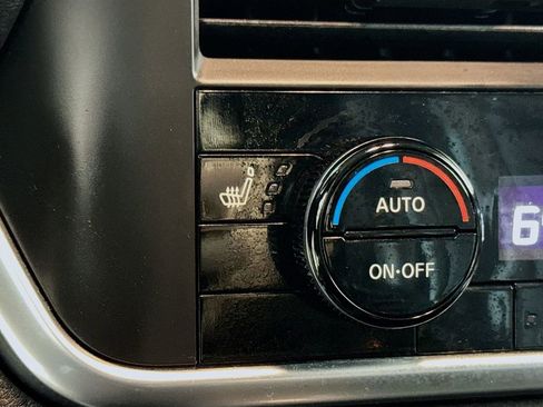 Used 2024 Nissan Rogue SV w/ SV Premium Package FWD image 17