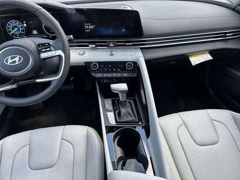 New 2025 Hyundai Elantra Limited FWD image 5