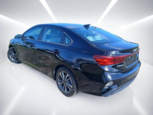 Used 2022 Kia Forte LXS FWD image 4