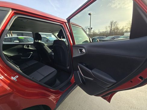 Used 2022 Kia Soul LX image 13