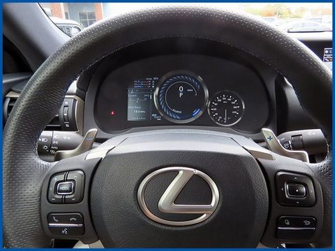 Used 2017 Lexus RC F image 14