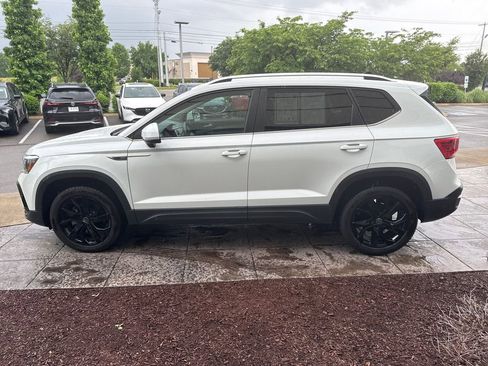 Used 2022 Volkswagen Taos SE w/ IQ.Drive SE Package FWD image 7