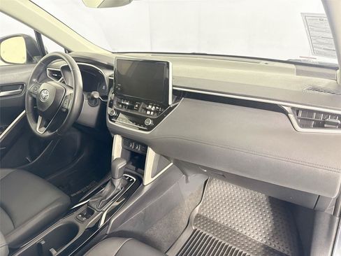 Certified 2025 Toyota Corolla Cross XLE FWD image 37