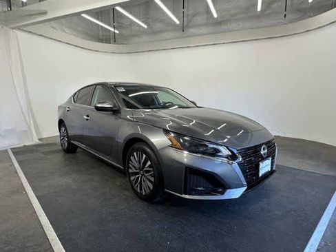 Used 2023 Nissan Altima 2.5 SV image 7