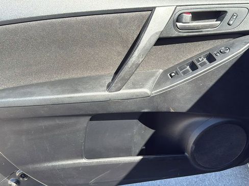 Used 2013 MAZDA MAZDA3 i Touring image 19