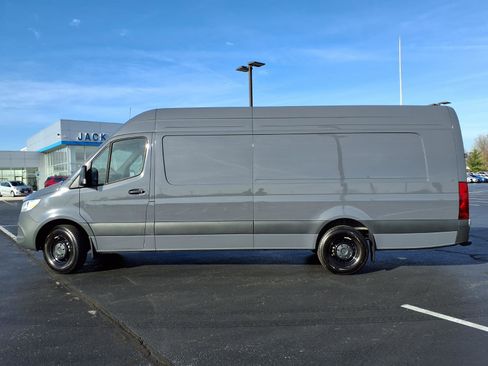 Used 2025 Mercedes-Benz Sprinter 2500 image 24