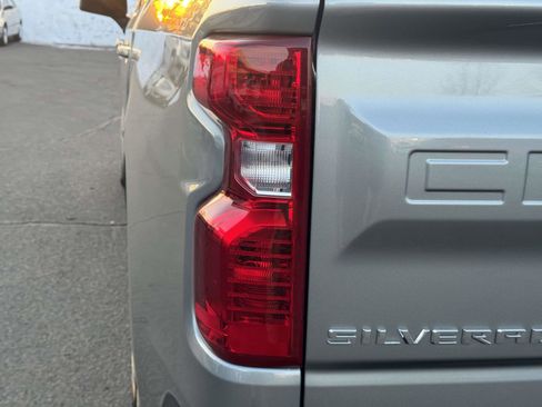 Used 2025 Chevrolet Silverado 1500 LT image 11
