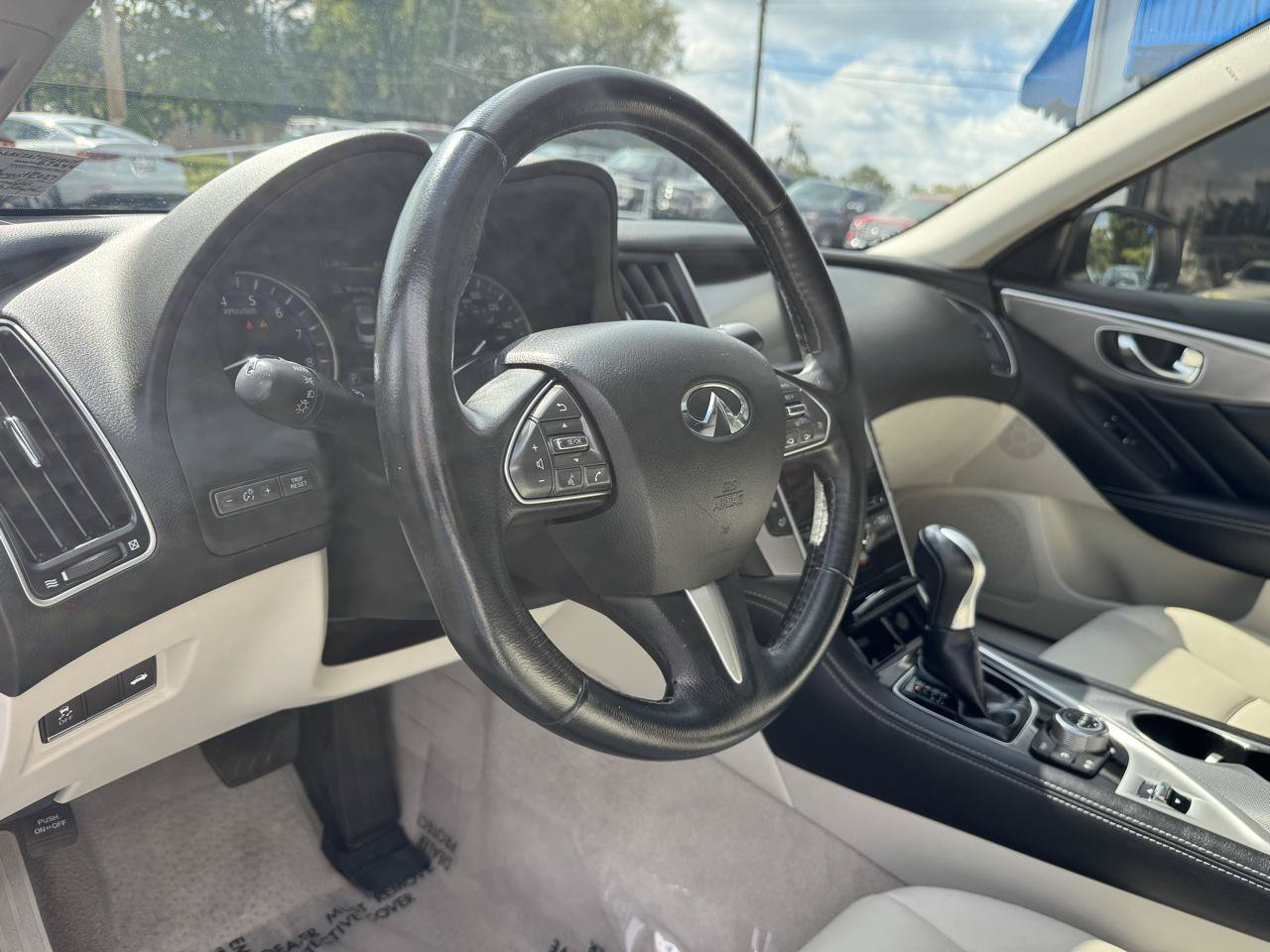 Used 2015 INFINITI Q50 w/ Moonroof Package RWD image 11
