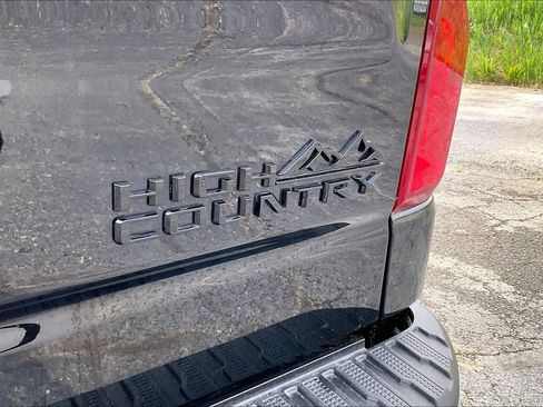 Used 2024 Chevrolet Silverado 1500 High Country w/ Technology Package AWD/4WD image 28